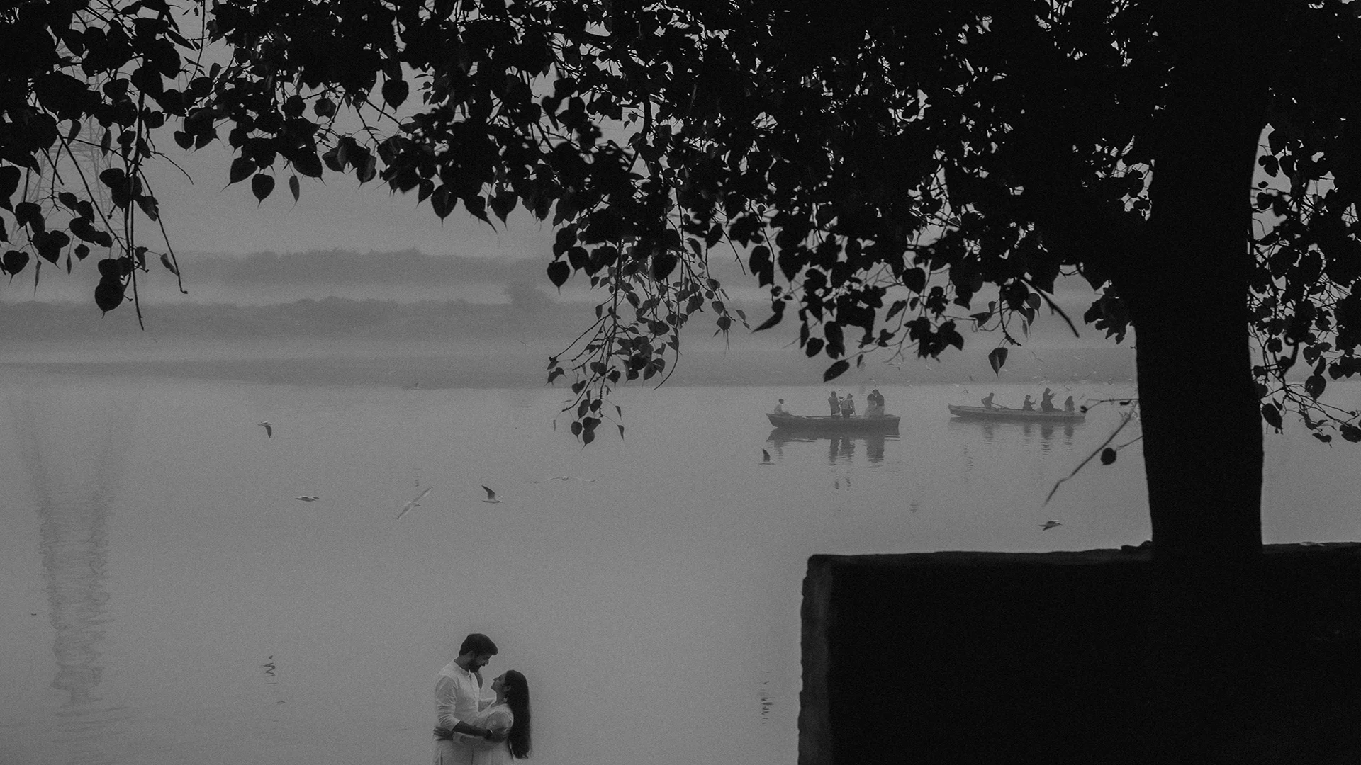 Stunning pre wedding picture of Ayush & Harsha at Yamuna Ghat.